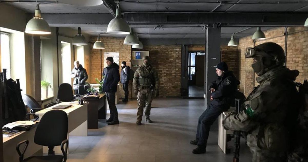 Силовики вийшли з бази Нацкорпусу в Києві