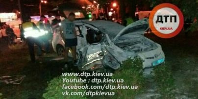 У Києві позашляховик протаранив і "зім'яв" поліцейське авто: є постраждалі