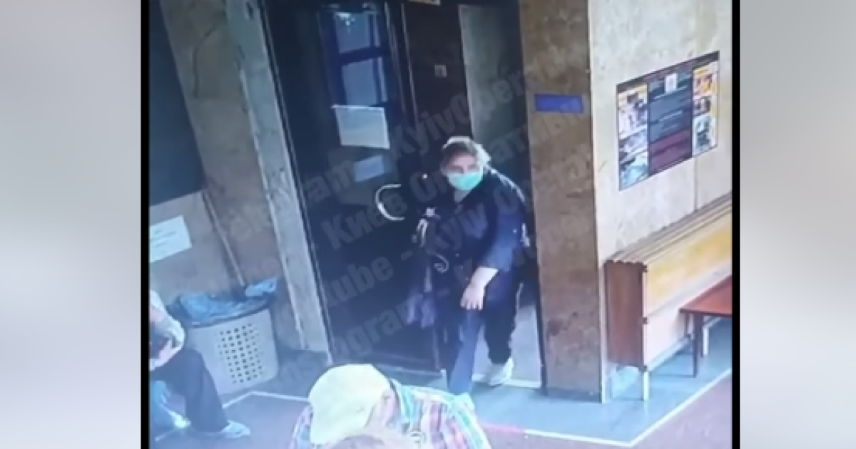 Несла деньги на операцию: в Киеве в Медгородке двое воровок похитили у женщины 20 тысяч гривен (видео)