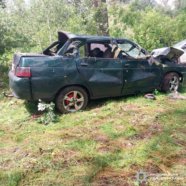 На Харьковщине утонул автомобиль с людьми (фото)