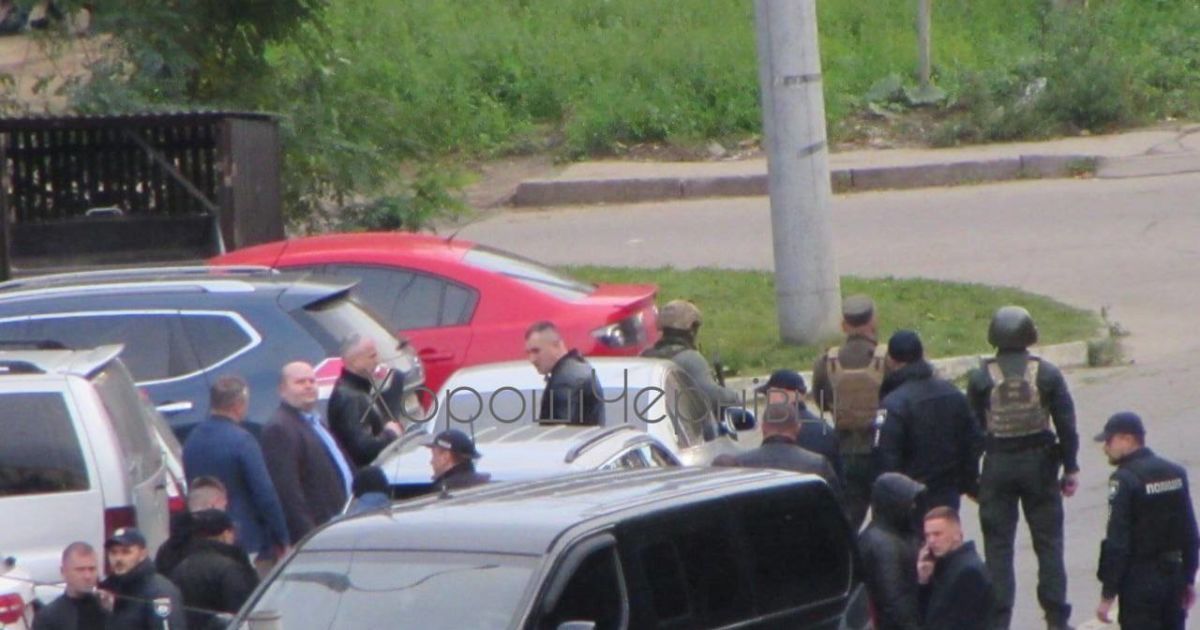 В Черновцах мужчина расстрелял правоохранителей, прибывших на вызов