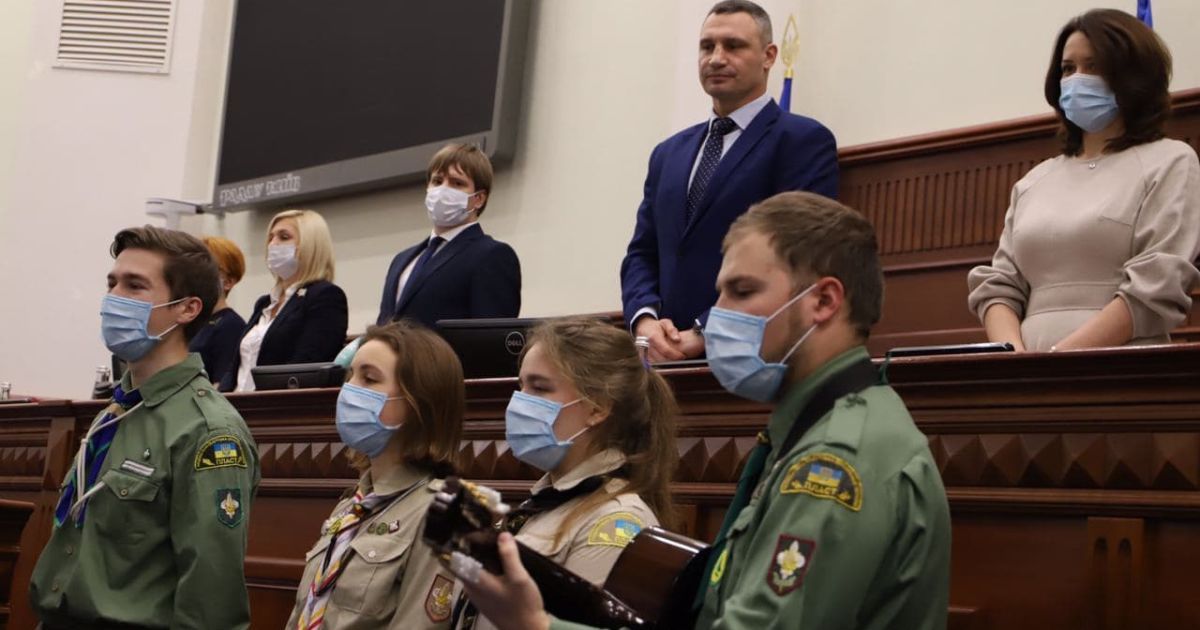 У Київраду принесли благодатний Вифлеємський вогонь