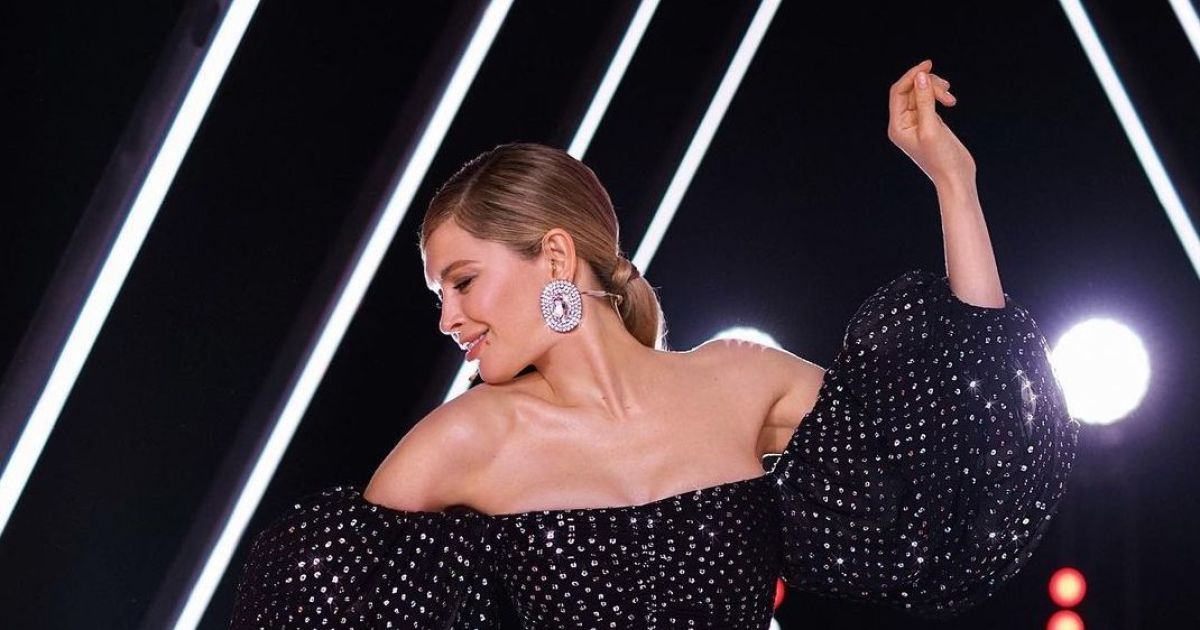 Вера Брежнева грациозно покрутила ягодицами на стуле