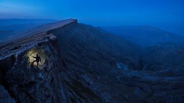 Писатель Марк Синнотт на горе в Узбекистане. / © national geographic