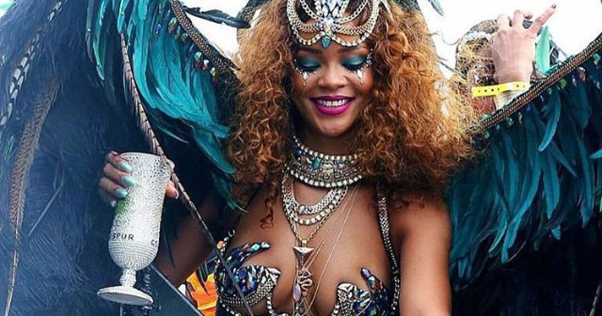 Рианна участвовала в карнавале на родном Барбадосе