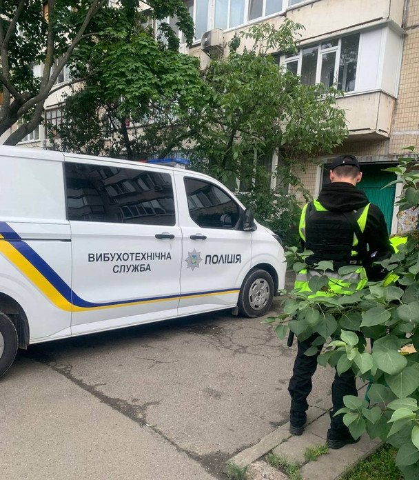 Возле жилого дома на Оболони в Киеве прогремел взрыв: что известно