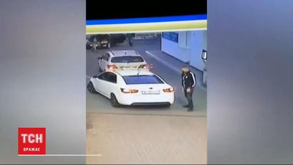 В Борисполе мужчина украл девочку на заправке, пока родители рассчитывались на кассе
