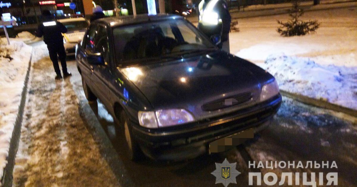 Погрожували ножем і викрали авто: у Києві троє іноземців пограбували таксиста
