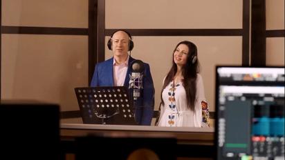 Дмитрий Гордон спел в дуэте с женой