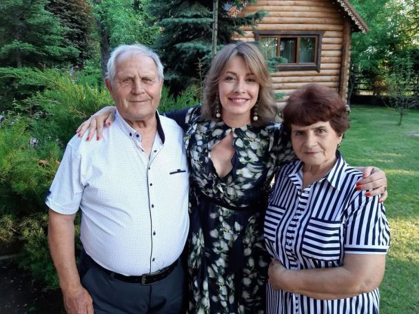 Олена Кравець з батьками / © instagram.com/lennykravets