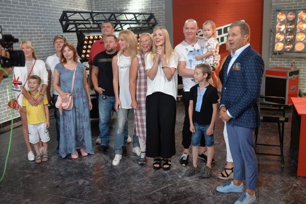 Група підтримки Варі Кошової / © прес-служба каналу "1+1"