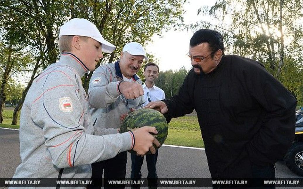 Сигал пожаловал к резиденции Лукашенко / © БЕЛТА