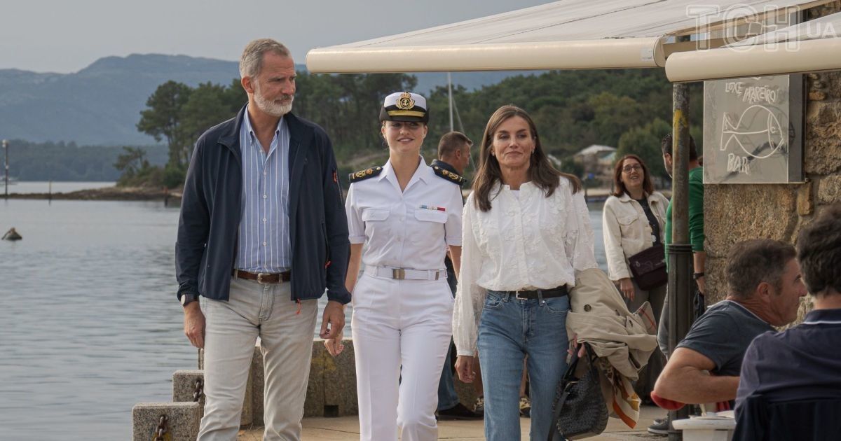 Король Філіп VI, королева Летиція та їхня дочка принцеса Леонор