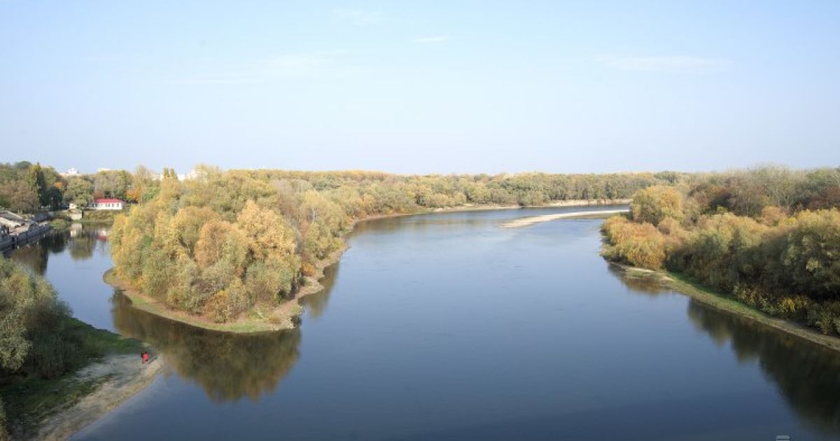 Река.