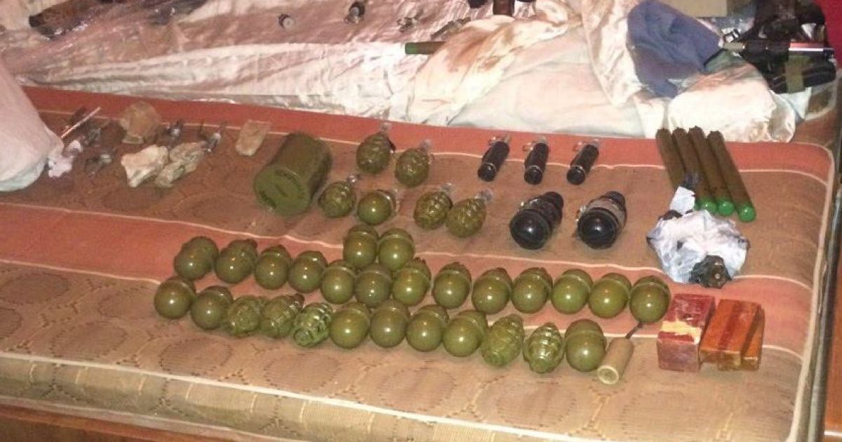 В одной из квартир СБУшники изъяли невероятный арсенал оружия и взрывчатки.