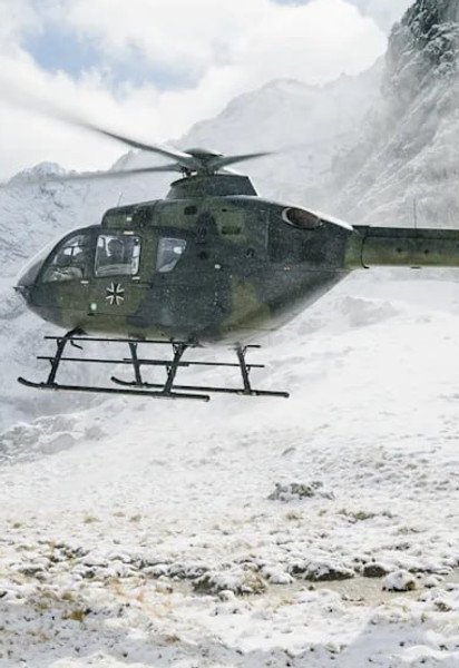 Немецкий военный вертолет Eurocopter EC-135 в Альпах