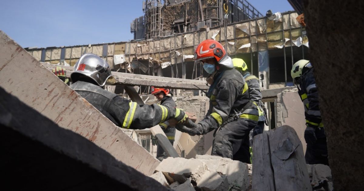 Разрушение во Львове в результате ракетного удара 6 июля / © ГСЧС Украины в Telegram
