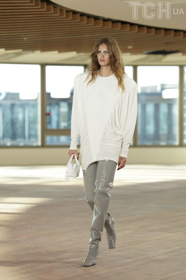 Показ Stella McCartney осінь-зима 2025-2026 / © Associated Press