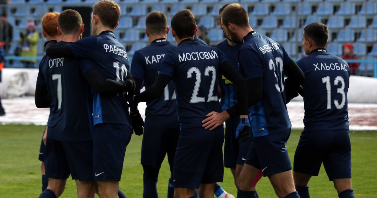 Вісім голів на двох. "Десна" у мегарезультативному матчі розбила "Карпати" та піднялася на друге місце в УПЛ