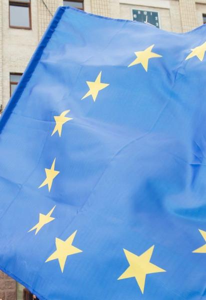 Флаги ЕС и Украины