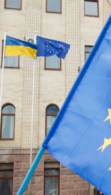 У Євросоюзі готують рішення про невизнання російських паспортів для українців - журналіст