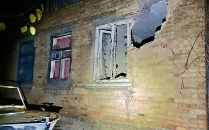 Росіяни тероризують Дніпропетровщину: окупанти розбомбили будинки і човен, є поранений (фото)