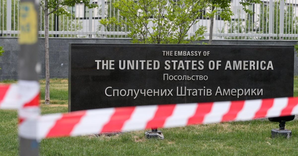 В Киеве "заминировали" посольство США