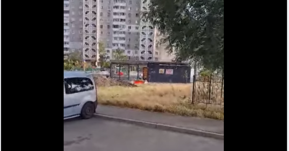 Высоковольтные провода бросили на улице: в Киеве произошло мощное замыкание