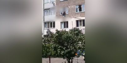 В Киеве женщина пыталась выпрыгнуть из окна