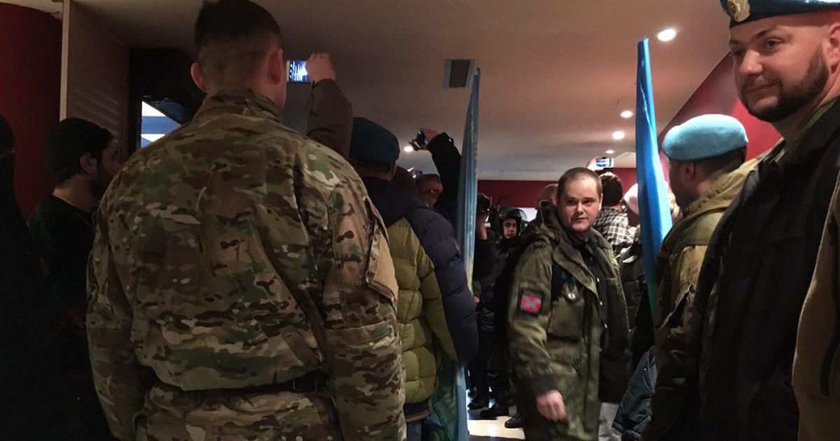 В России сторонники боевиков "ЛДНР" сорвали показ фильма о войне на Донбассе