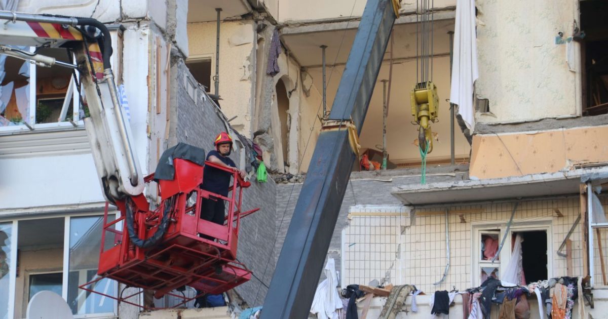 Вибух в будинку на столичних Позняках: у поліції повідомили, коли оголосять перші підозри