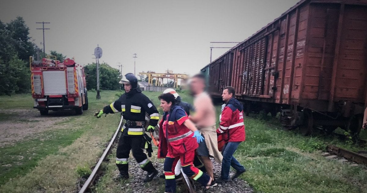 В Бахмаче поразило током двух парней