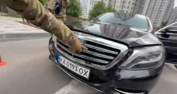 Незаконні спецсигнали на авто кримінального авторитета / © 24 канал