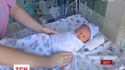 Двох новонароджених малюків знайшли на вулиці в різних районах Одеси