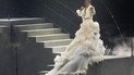Пір'я, стрази та величезний шлейф: що відомо про епатажне вбрання представника Австралії на "Євробаченні"