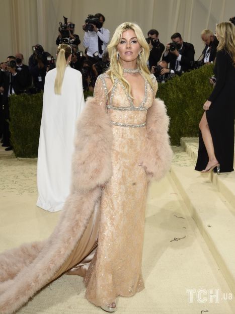 Сиенна Миллер на Met Gala 2021 / © Associated Press
