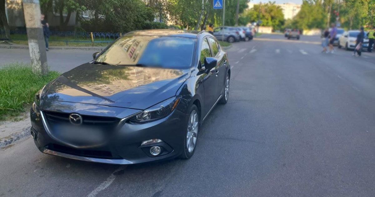 У Білій Церкві водійка Mazda на переході скоїла наїзд на двох дітей
