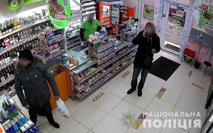 В Киеве суд вынес приговор школьнику, укравшему из супермаркета три бутылки элитного алкоголя