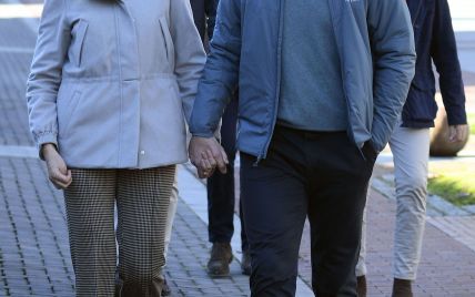 В простом луке и за руку с мужем: испанская принцесса Кристина была запечатлена на улицах Мадрида
