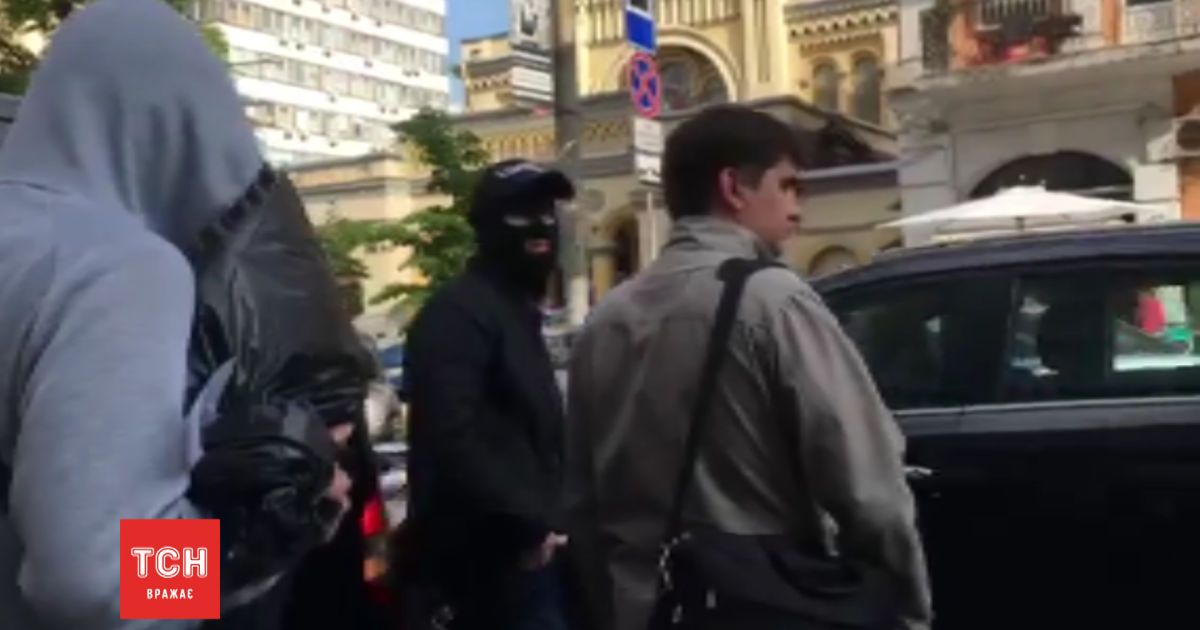 СБушники в масках и с пакетами покинули редакцию "РИА Новости"