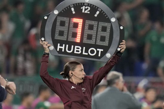 Переписала історію: жінка-рефері вперше відпрацювала на матчі чоловічого ЧС з футболу