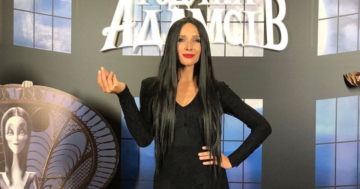 Екатерина Осадчая в черном кружевном платье предстала жгучей брюнеткой