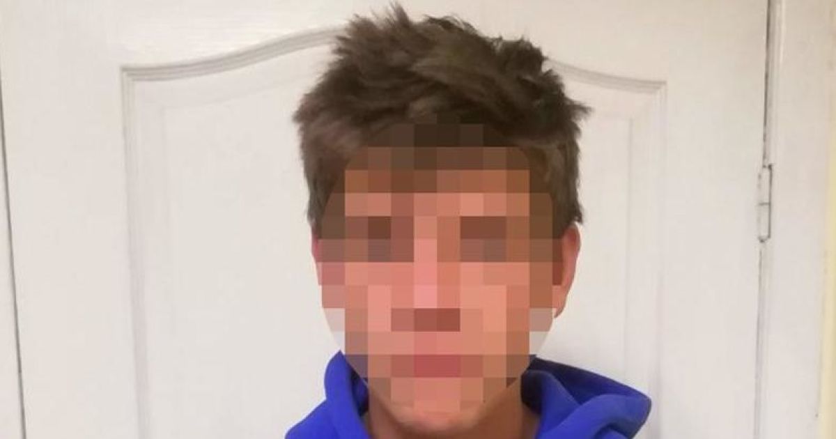 Проезжал на велосипеде и выхватил сумку: в Киеве 17-летний парень ограбил женщину (фото)