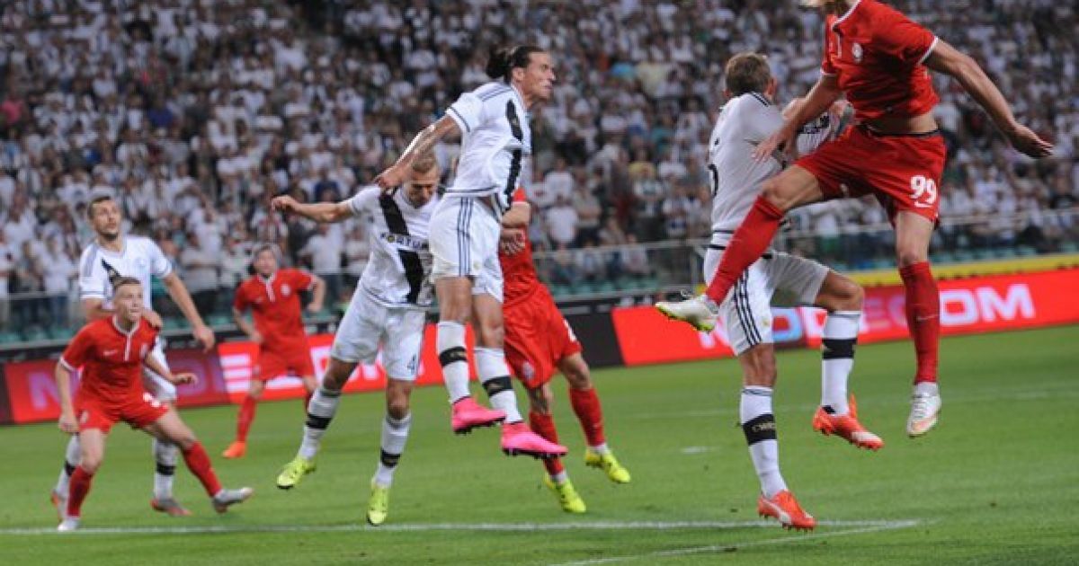 Фото ФК "Легия" и ФК "Заря".