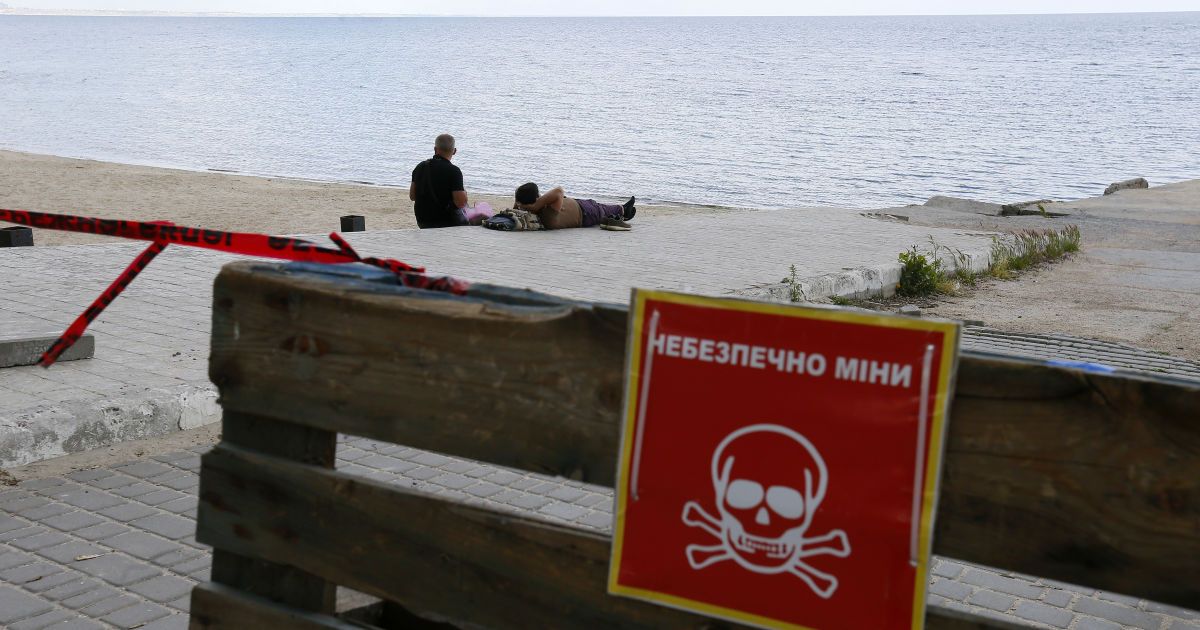 Шторм в Одесской области выбросил на берег якорную мину