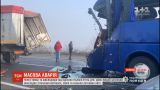 На трасі "Київ-Одеса" туман та ожеледиця спровокували низку ДТП