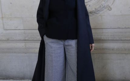У кюлотах Dior і в компанії сина: Ума Турман на модному шоу в Парижі
