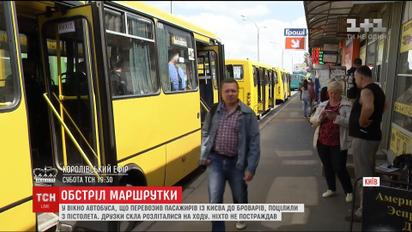 В столице стреляли в маршрутку с людьми внутри