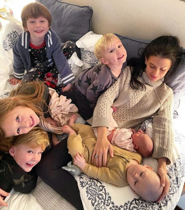  / © instagram.com/hilariabaldwin