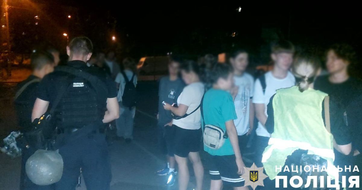 Підлітки на місці інциденту